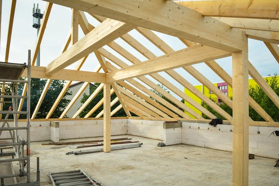 Charpente de toiture en construction